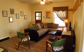 Falls Retreat - Walk To The Falls, The Casino And All Downtown Restaurants - Across From The Aquarium